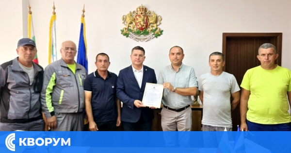 Кметът на Главиница отличи работници и доброволци за смелост при пожара в село Косара