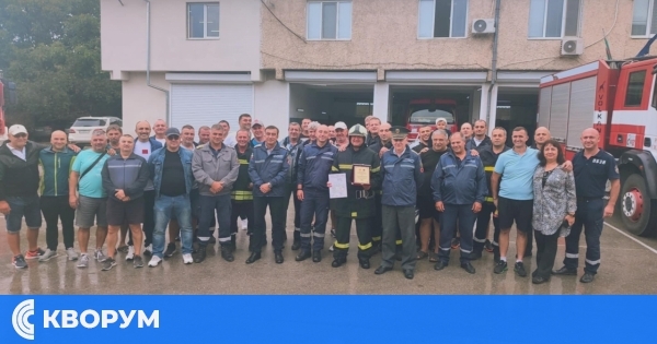 След 38 години служба: Огнеборците в Силистра изпратиха в пенсия младши експерт Пламен Иванов