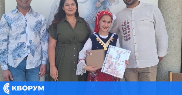 Никол Николаева с голямата награда от конкурса "Магията на ореха" в Долна Оряховица