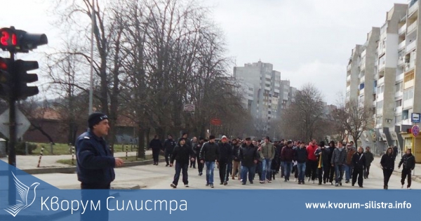 Над двеста силистренци протестираха срещу енергийния монопол. Шествието завърши пред дома на кмета