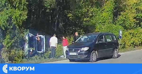 Катастрофа между Силистра и Сребърна: автомобил излетя от пътя, стъкла разпилени по шосето
