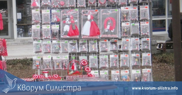 Десетки щандове с мартеници нашариха центъра на Силистра