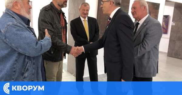 Изложбата "Замислена вода" на Николай Петров открита в Художествената галерия – Силистра