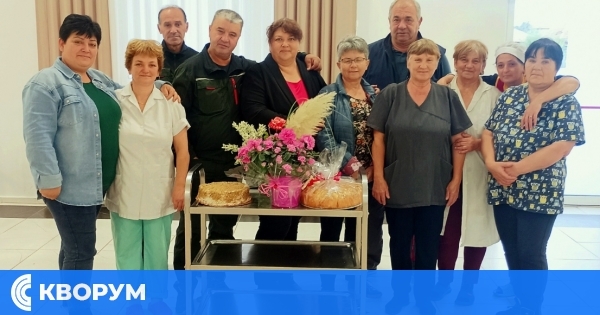 Персоналът на Домашния социален патронаж – Главиница отбеляза рождения ден на своя управител