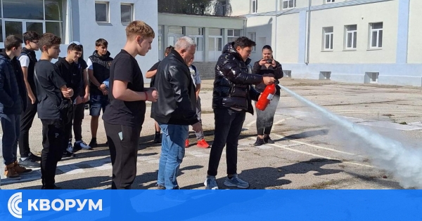 Учениците от ПГМ "Владимир Комаров" – Силистра проведоха симулационно обучение за действия при бедствия и пожари