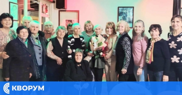 Поклон и признателност в Нова Черна към диригентката на народния хор Тодорка Данева