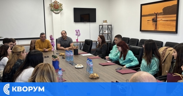 Ученици от Тутракан представиха иновативни екопроекти и получиха отличия от кмета д-р Димитър Стефанов