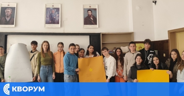 Осмокласниците от ПГПТ "Евлогий Георгиев" проведоха нетрадиционен час по литература чрез метода "Пирамида"