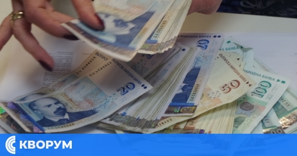 Българите хукнаха да внасят парите си в банките