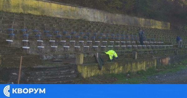 Нови пейки на футболния стадион в Тутракан