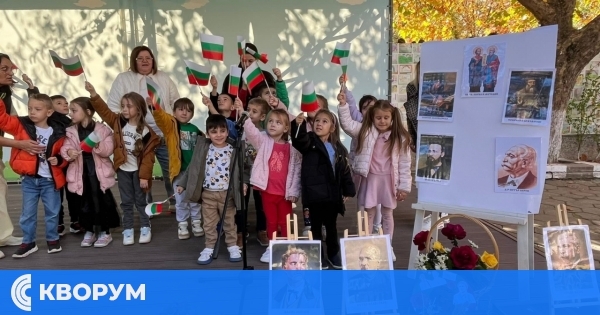 Децата от ДГ "Нарцис" почетоха Деня на народните будители с празнична програма