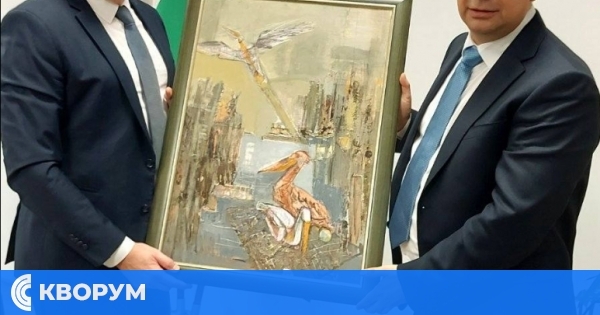 Уникална картина с пеликани стана акцент на срещата между Александър Сабанов и премиера Желязков