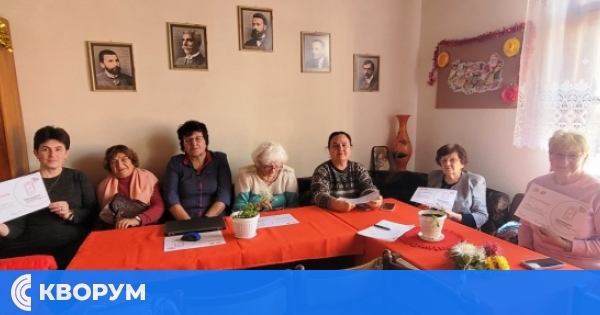 Учители и пенсионери усъвършенстваха дигиталните си умения в Регионална библиотека