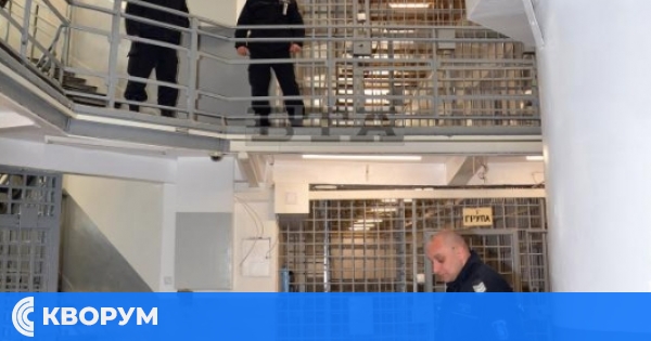 Министърът на правосъдието: Петима служители на затвора във Варна са задържани при мащабна акция