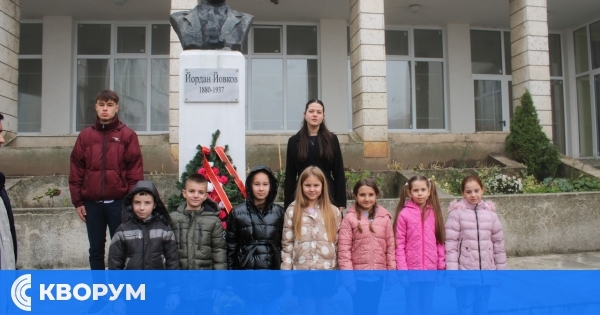 Патронният празник на СУ "Йордан Йовков" – Тутракан бе отбелязан с тържественост и уважение към духовното наследство на писателя