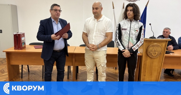 Гордост за Тутракан: Наградиха световните шампиони по канадска борба по време на сесия на Общинския съвет