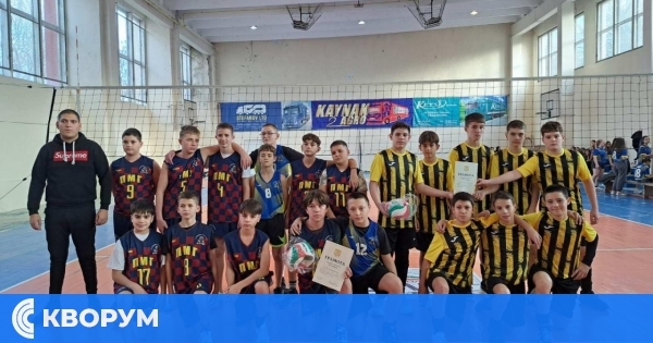 СУ "Н. Й. Вапцаров" и ОУ "Св. Св. Кирил и Методий" са шампионите в общинския турнир по волейбол в Силистра