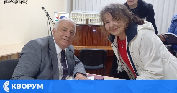 Валери Тодоров се завърна в родната Силистра с премиера на "Медии и време" пред препълнена зала