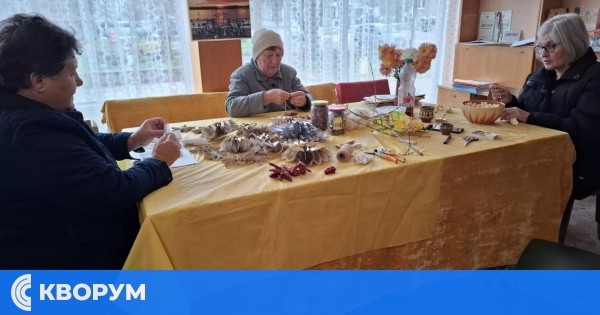 Традициите оживяват: Коледна работилница за сурвакници отвори врати в читалището в село Попина