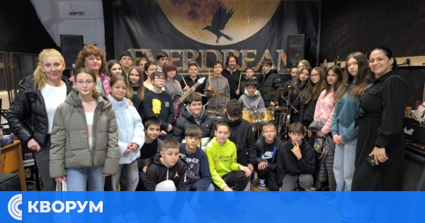 От теорията към практиката: Седмокласници от ОУ "Отец Паисий" търсиха своето призвание в звукозаписно студио