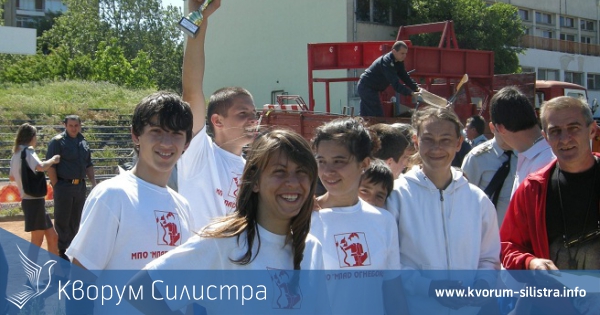 Отборът на ОСУ "Дръстър" е победител в областното състезание "Млад огнеборец"