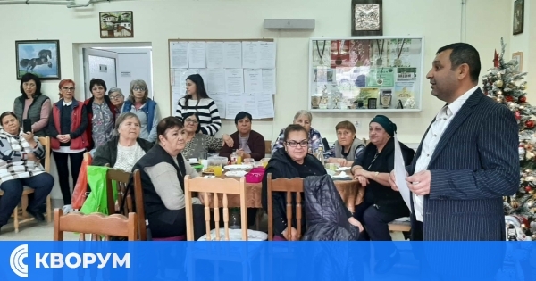 Читалище изненада с цветя потребителите на Дневния център за хората с увреждания