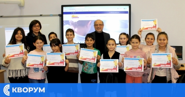 Млади програмисти от ОУ "Св. св. Кирил и Методий" триумфираха в общинския кръг по компютърно моделиране