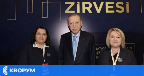 Кметът на Дулово Невхис Мустафа разговаря с президента Ердоган на международния форум в Истанбул