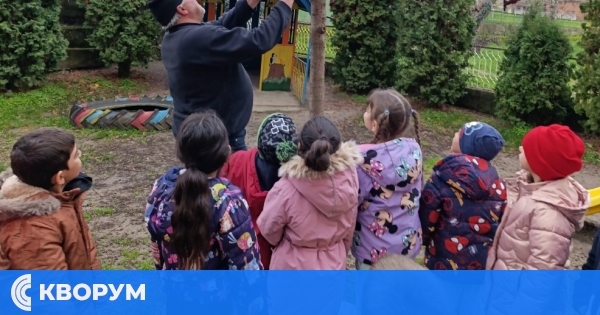 "Топъл дом" за песните на природата: Децата от ДГ "Еделвайс" в Кайнарджа посрещнаха нови обитатели в двора си