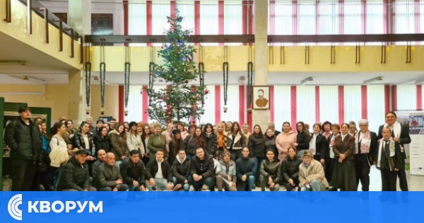 Русенски университет – Филиал Силистра посрещна "Седянка" с празничен концерт и запали светлините на коледната елха