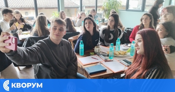 Ученици от ЕГ "Пейо Яворов" преминаха обучение срещу агресия и тормоз в рамките на кампанията "Бъди част от решението"
