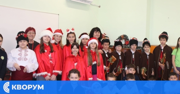 Интердисциплинарен урок "Коледари" обедини четене, музика и английски език в ОУ "Отец Паисий" – Силистра