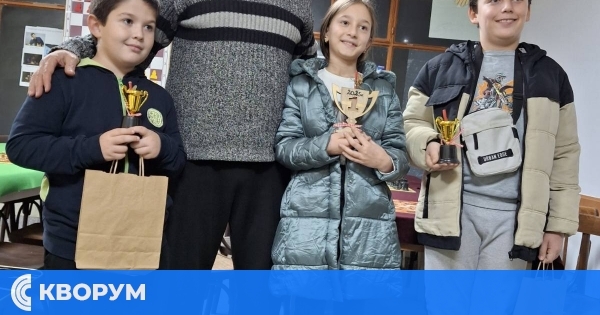 Коледен турнир по шах в Силистра отличи най-добрите ученици до 4. клас