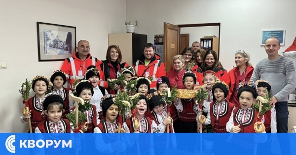 Малките коледари от ДГ "Нарцис" – Силистра разнесоха празничния дух из града