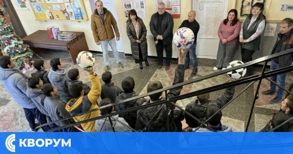 Коледни подаръци и усмивки за децата от ЦНСТ "Мечта" и СПИ "Варненци"