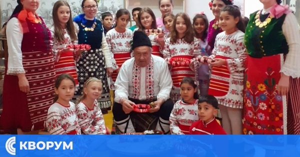 Ученици от клуб "Магията на танца" се докоснаха до коледните традиции в НЧ "Йордан Йовков" – Алфатар