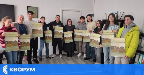 Млади възрожденци от ПМГ – Силистра получиха патриотични подаръци за Коледа