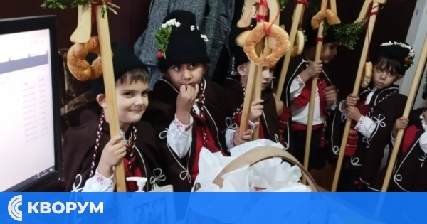 Коледарчета от ДГ "Св. Св. Кирил и Методий" гостуваха в село Коларово