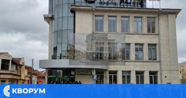 Опашки пред банки в Силистра в първия работен ден с евро