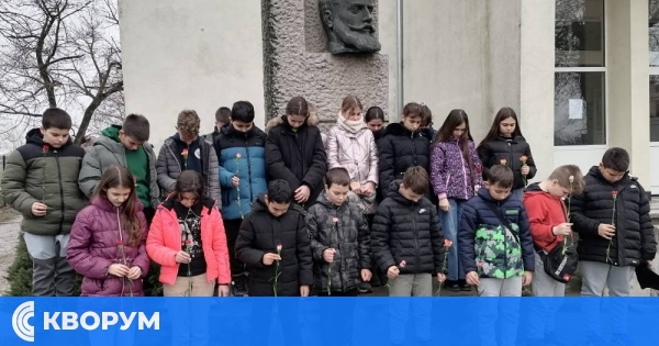 Ученици от Тутракан почетоха паметта на Христо Ботев