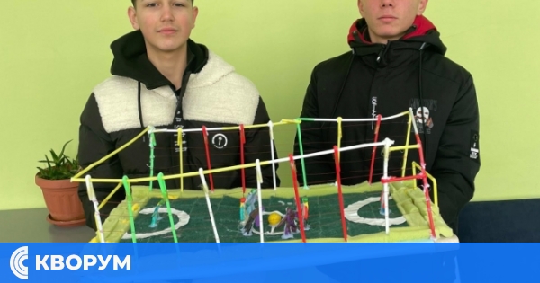 Деветокласници от Силистра разработиха проект "Футболен стадион" на английски език