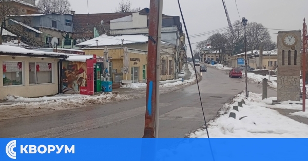 Сигнал за опасно провиснал кабел в центъра на Тутракан, граждани не успяват да се свържат с институциите
