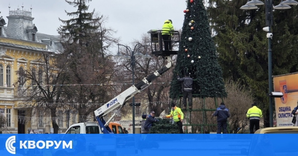 Коледната украса на площад "Свобода" в Силистра беше демонтирана