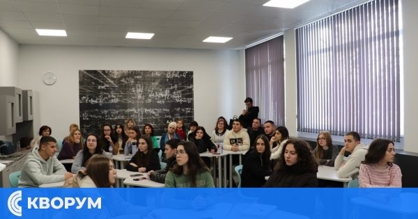 Открит урок по органична химия в ПМГ – Силистра акцентира върху екипната работа и логическото мислене