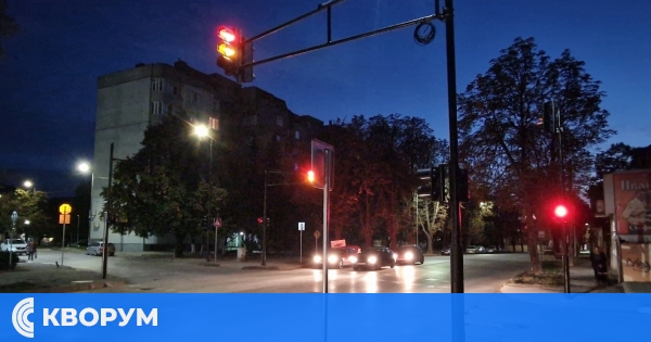 Не работи светофарът на кръстовището при болницата в Силистра