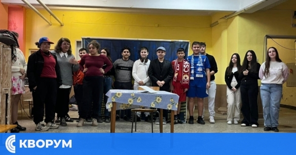 Ученици от Проф. Иширково разсмяха публиката с постановката "Петък 13"