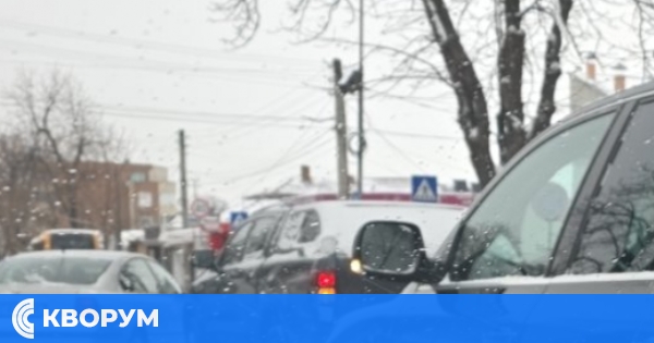 Внимание, шофьори: Сняг, лед и катастрофа на бул. "Македония"