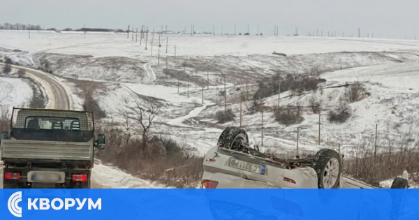 Кола по таван на пътя между селата Овен и Черник