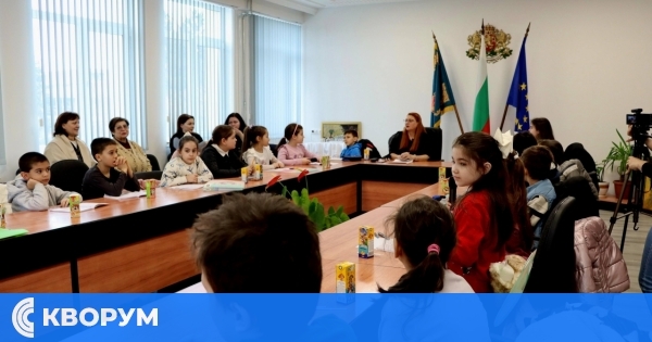 Второкласници от СУ "Н. Й. Вапцаров" влязоха в ролята на PR експерт в Община Силистра