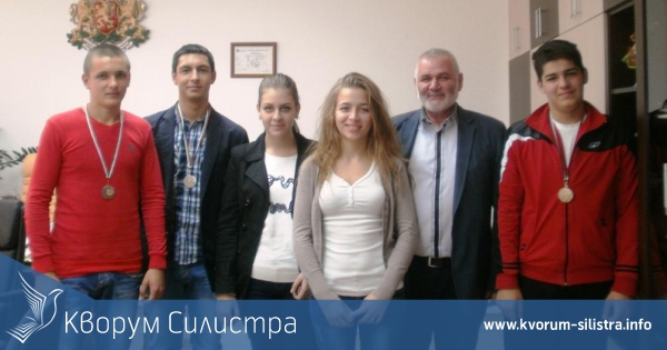 Кметът на Община Силистра д-р Юлиян Найденов поздрави медалистите от Държавното първенство с малокалибрено оръжие